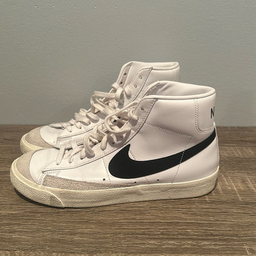 Nike Blazers size 9.5(M)